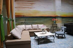 Paragon Hotel and Suites