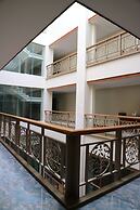 Paragon Hotel and Suites