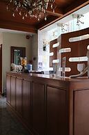 Paragon Hotel and Suites