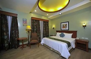 Paragon Hotel and Suites