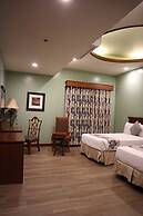 Paragon Hotel and Suites