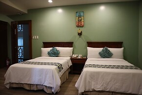 Paragon Hotel and Suites