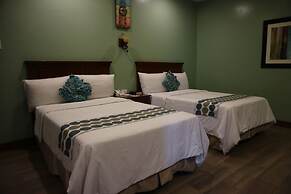 Paragon Hotel and Suites