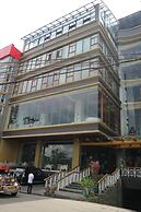 Paragon Hotel and Suites