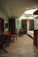 Paragon Hotel and Suites