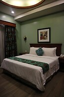 Paragon Hotel and Suites