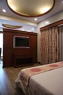 Paragon Hotel and Suites