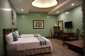 Paragon Hotel and Suites