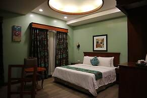 Paragon Hotel and Suites