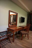 Paragon Hotel and Suites