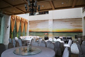 Paragon Hotel and Suites