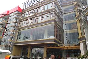 Paragon Hotel and Suites