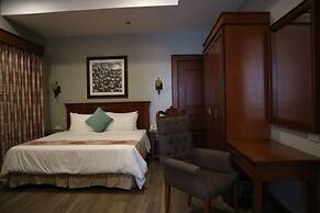 Paragon Hotel and Suites