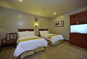 Paragon Hotel and Suites