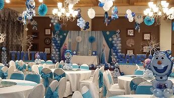 Paragon Hotel and Suites