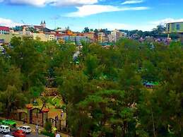 Paragon Hotel and Suites