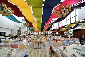 Paragon Hotel and Suites