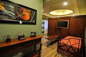 Paragon Hotel and Suites