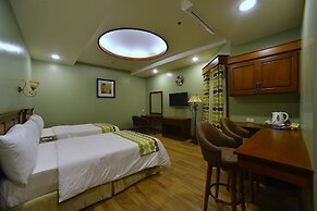 Paragon Hotel and Suites