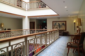 Paragon Hotel and Suites