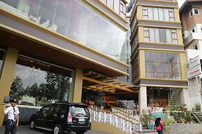 Paragon Hotel and Suites