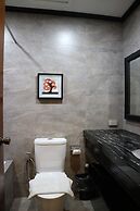 Paragon Hotel and Suites