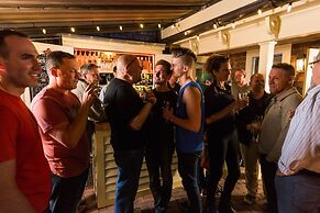 Brass Key Guesthouse - Adults Only