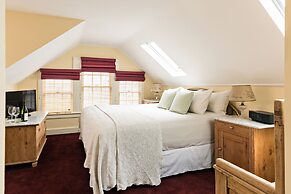 Brass Key Guesthouse - Adults Only