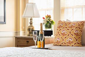 Brass Key Guesthouse - Adults Only