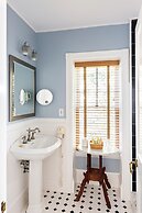 Brass Key Guesthouse - Adults Only