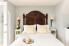 Brass Key Guesthouse - Adults Only