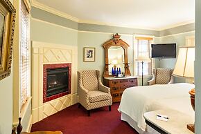 Brass Key Guesthouse - Adults Only