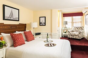 Brass Key Guesthouse - Adults Only