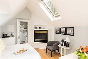 Brass Key Guesthouse - Adults Only