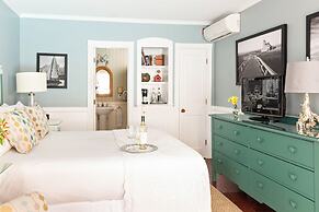 Brass Key Guesthouse - Adults Only