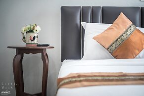 Retro Twin Home at Maesot