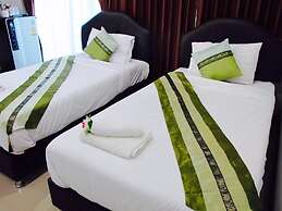 Retro Twin Home at Maesot