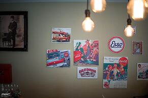 Retro Twin Home at Maesot