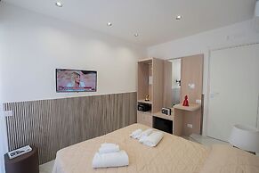 B&B Le 4 Stagioni Dante's Suites