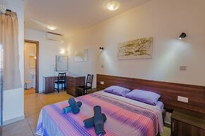 Blue Harbour – Seafront Self-Catering Holiday Penthouse – St Paul’s Ba