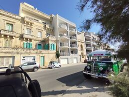 Blue Harbour – Seafront Self-Catering Holiday Penthouse – St Paul’s Ba