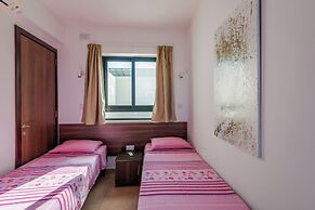 Blue Harbour – Seafront Self-Catering Holiday Penthouse – St Paul’s Ba