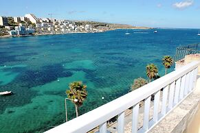 Blue Harbour – Seafront Self-Catering Holiday Penthouse – St Paul’s Ba