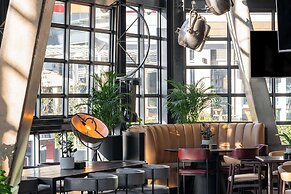 Radisson RED V&A Waterfront, Cape Town