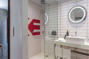 Radisson RED V&A Waterfront, Cape Town