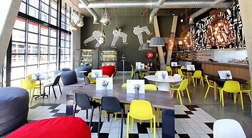 Radisson RED V&A Waterfront, Cape Town