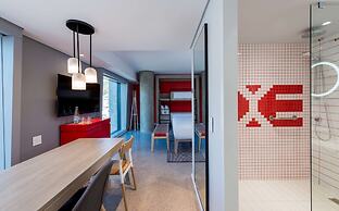 Radisson RED V&A Waterfront, Cape Town