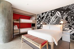 Radisson RED V&A Waterfront, Cape Town