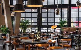 Radisson RED V&A Waterfront, Cape Town