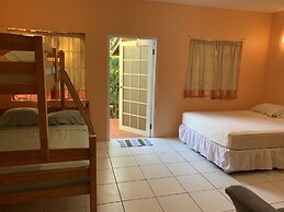 BAGOS ECO RETREAT & CAFE